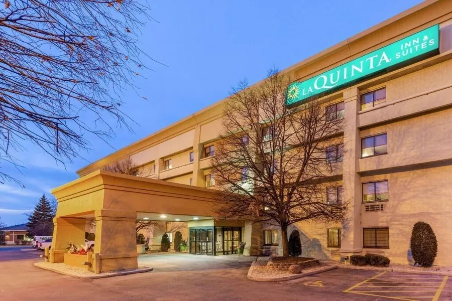 La Quinta Inn & Suites by Wyndham Chicago Tinley Park hotel detail image 2