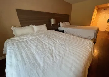 Hotel Cowansville hotel thumbnail 8