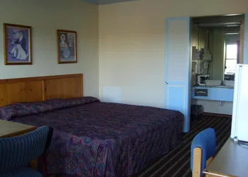Relax Inn - Shelby hotel thumbnail 5