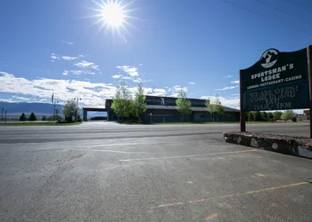 Sportsmans Lodge hotel thumbnail 2
