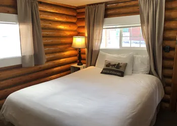 Sportsmans Lodge hotel thumbnail 8