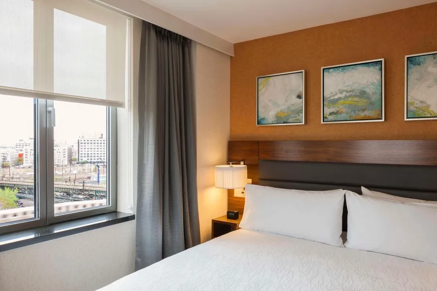 Hilton Garden Inn Long Island City New York hotel detail image 2