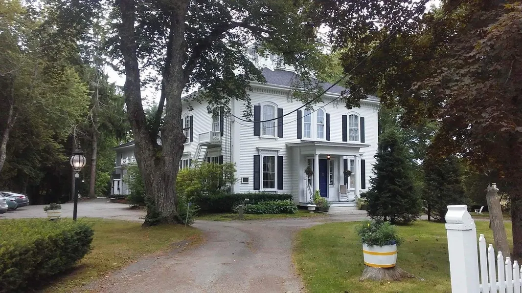Homeport Inn and Tavern hotel detail image 6