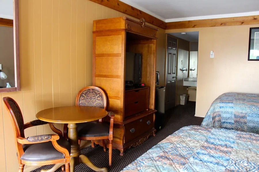 Executive Inn and Suites hotel detail image 6
