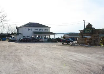 Carolyn Beach Inn & Restaurant hotel thumbnail 2
