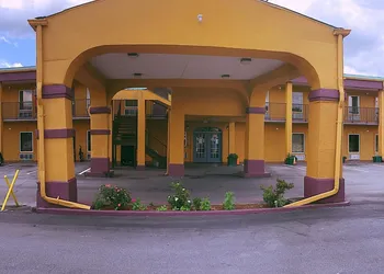 Travelers Inn hotel thumbnail 2