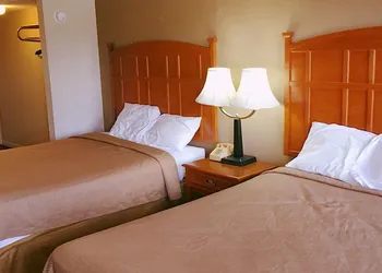 Travelers Inn hotel thumbnail 6