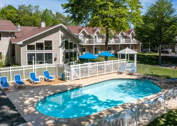 Somerset Inn & Suites hotel thumbnail 4