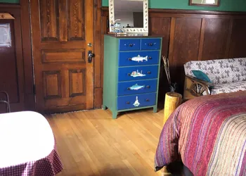 Hickory House Inn hotel thumbnail 6