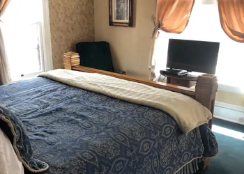Hickory House Inn hotel thumbnail 8