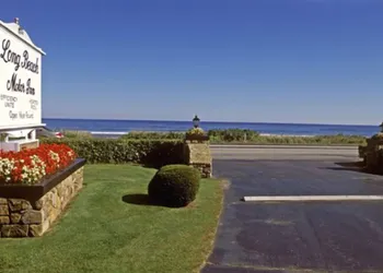Long Beach Motor Inn hotel thumbnail 2