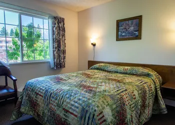 Sis Q Inn hotel thumbnail 5
