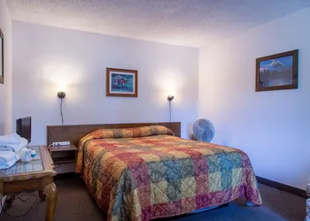 Sis Q Inn hotel thumbnail 7