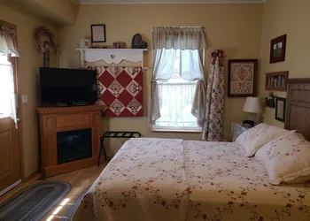 Alaska's Lake Lucille B&B hotel thumbnail 7