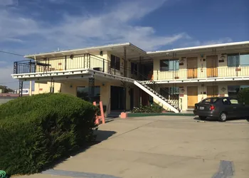 Holiday Lodge hotel thumbnail 2