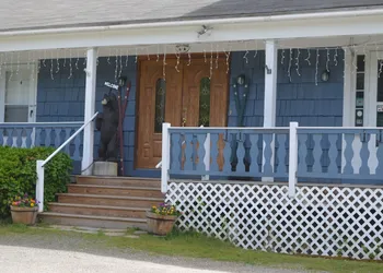 Big Bears Lodge hotel thumbnail 5