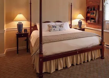 Cape Arundel Inn - Club House hotel thumbnail 4