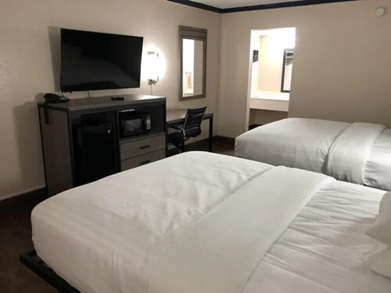 Travelers Inn & Suites hotel detail image 6
