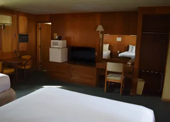 Mid-City Motel hotel thumbnail 6