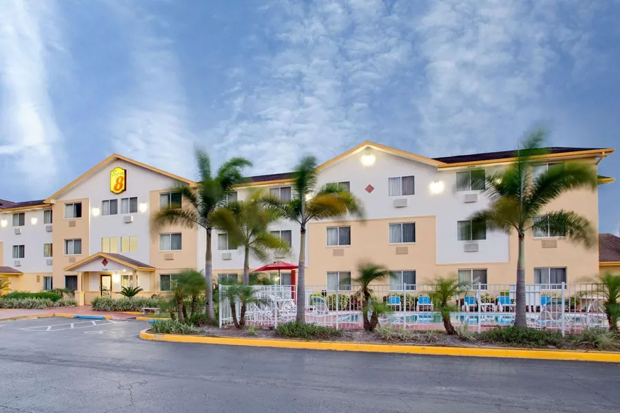 Super 8 by Wyndham Clearwater/St. Petersburg Airport hotel detail image 2