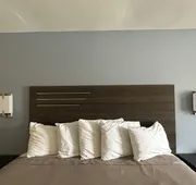 Express Inn & Suites hotel detail image 4