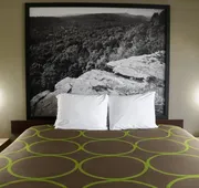 Super 8 by Wyndham Cabot hotel detail image 3