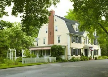 Bee and Thistle Inn hotel thumbnail 2