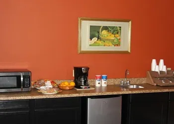 Express Inn & Suites hotel thumbnail 4
