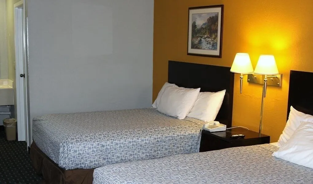 Express Inn & Suites hotel detail image 6