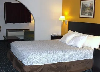 Express Inn & Suites hotel thumbnail 8