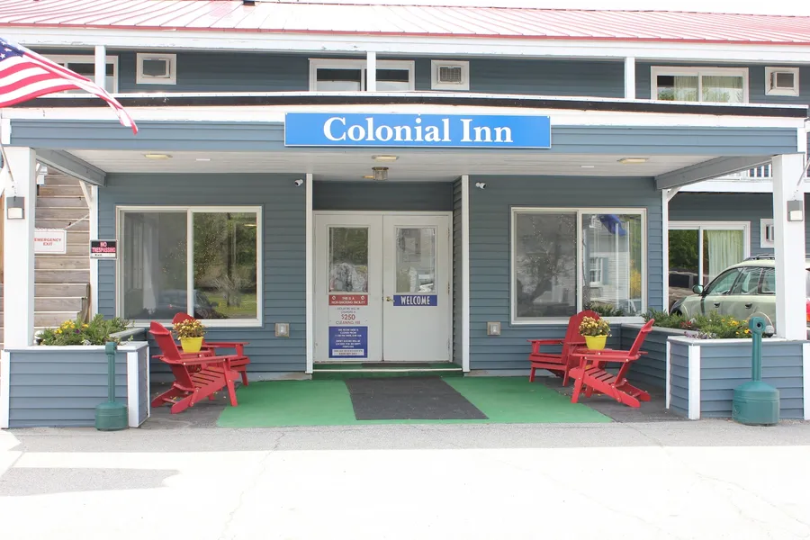 Colonial Inn Ellsworth hotel detail image 6