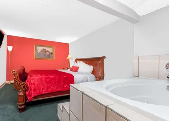 Ramada by Wyndham Henderson/Evansville hotel thumbnail 8