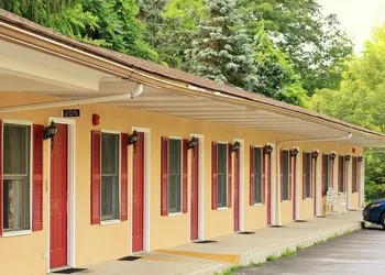 Holiday Motel hotel thumbnail 2