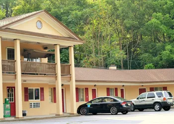 Holiday Motel hotel thumbnail 3