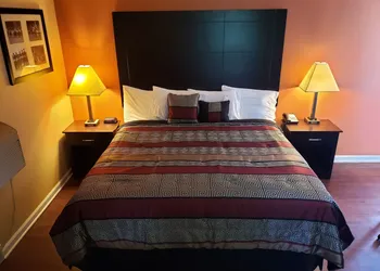 Four Season Motel hotel thumbnail 5