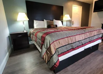 Four Season Motel hotel thumbnail 6