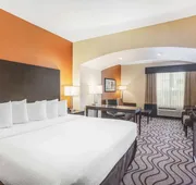 La Quinta Inn & Suites by Wyndham Beeville hotel detail image 7