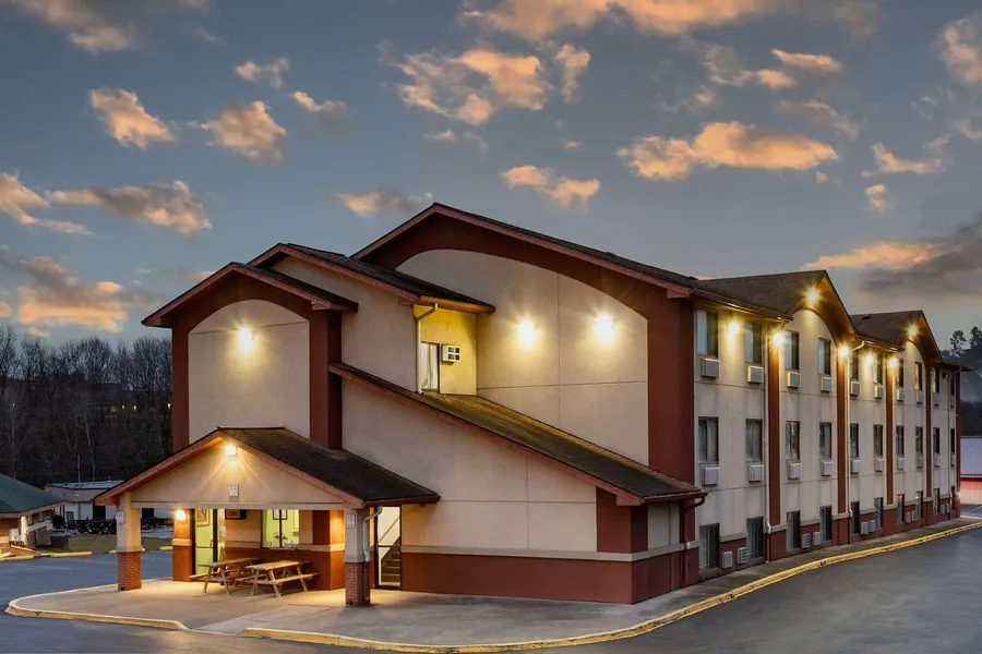 Super 8 by Wyndham Waynesburg hotel detail image 2