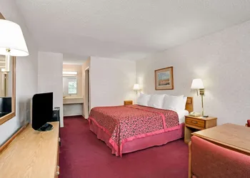 Days Inn by Wyndham Joelton/Nashville hotel thumbnail 4