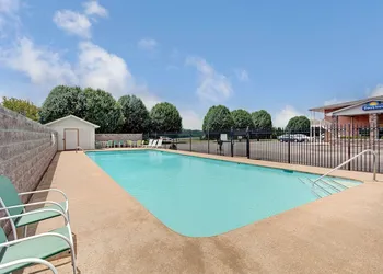 Days Inn by Wyndham Joelton/Nashville hotel thumbnail 7