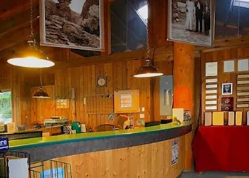 Sunwapta Falls Rocky Mountain Lodge hotel thumbnail 3