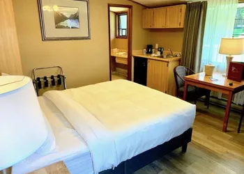 Sunwapta Falls Rocky Mountain Lodge hotel thumbnail 7