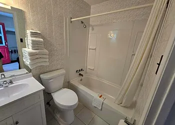 Top Notch Restaurant & Motel hotel thumbnail 3