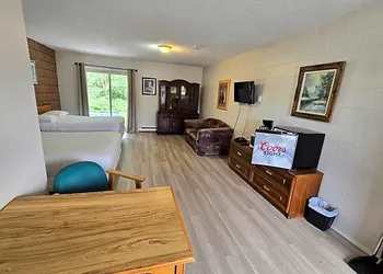 Top Notch Restaurant & Motel hotel thumbnail 6