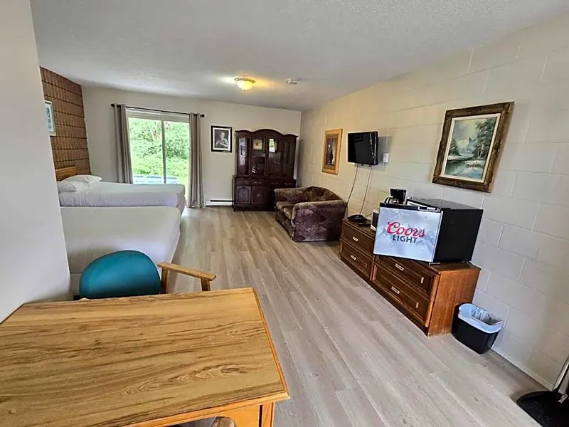 Top Notch Restaurant & Motel hotel detail image 6