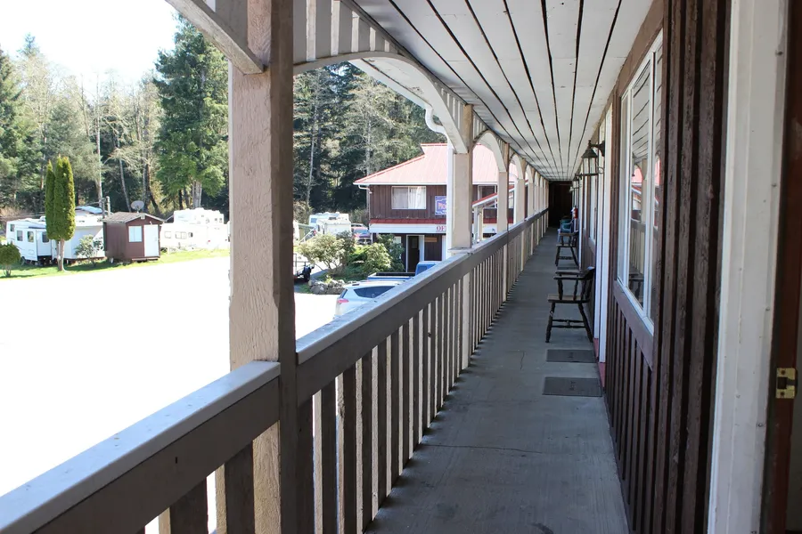 Pioneer Inn by the River hotel detail image 6