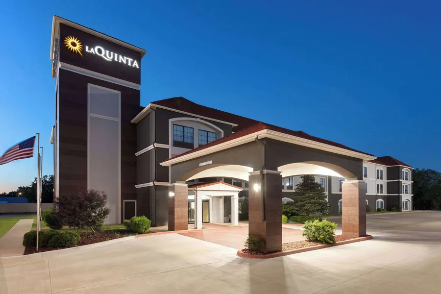 La Quinta Inn & Suites by Wyndham Woodward hotel detail image 2