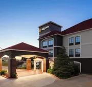 La Quinta Inn & Suites by Wyndham Woodward hotel detail image 3