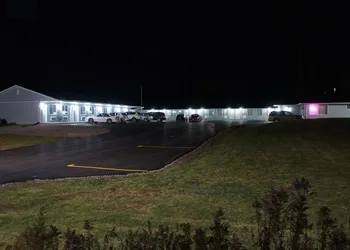 Robyn's Motel hotel thumbnail 3