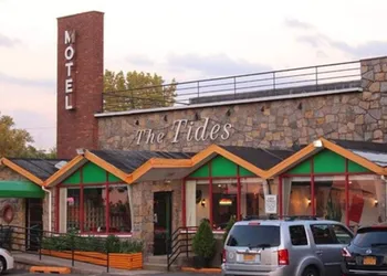 Tides Motor Inn at Stehli Beach hotel thumbnail 4